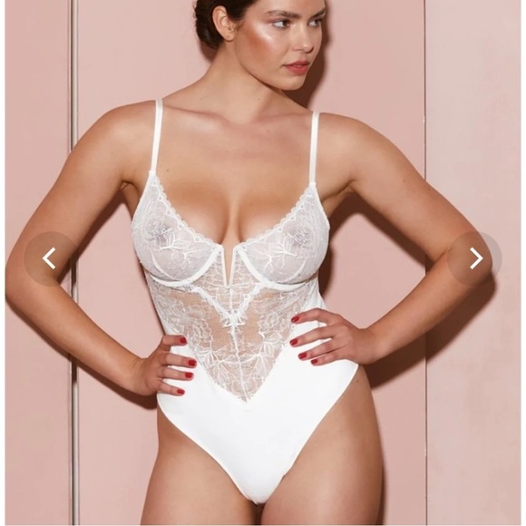 NWT Fleur du Mal Silk Lace Plunge Neck
Gardenia Lace Bodysuit Lingerie | Size M - Picture 3 of 10